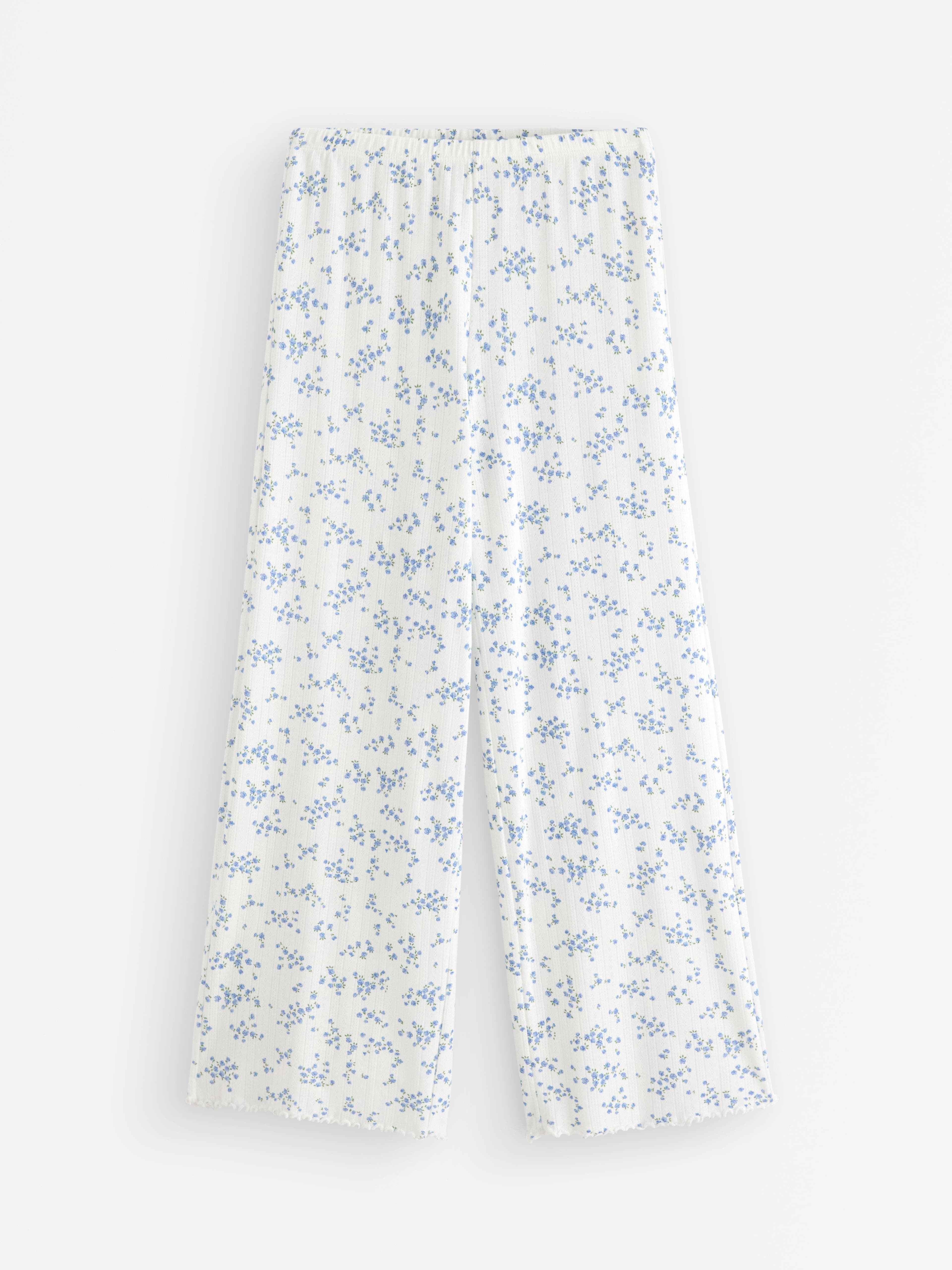 Leveät pyjamahousut, pointelle-materiaalia