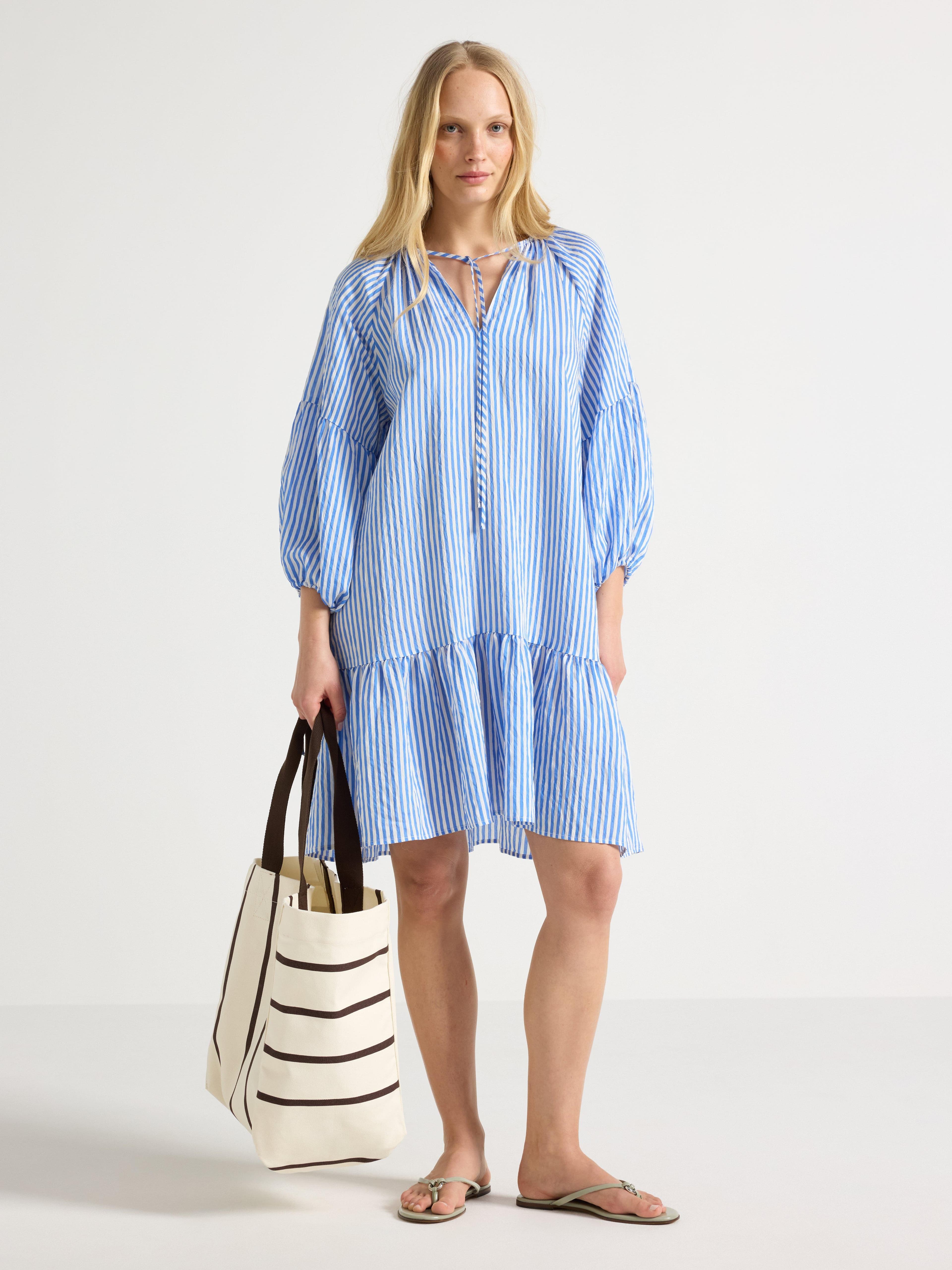 Mini mekko jossa puhvihihat -50%