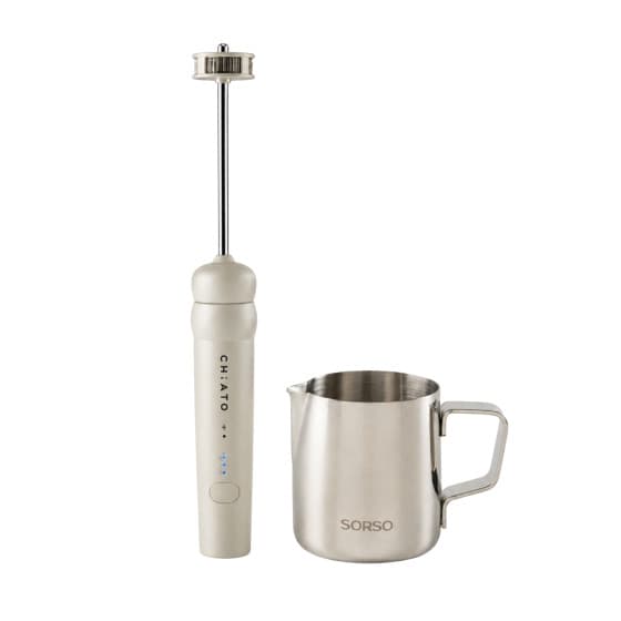 CHiATO nanoPLAY -maidonvaahdotin ja SORSO Barista -maitokannu (150 ml) -setti – Kermainen