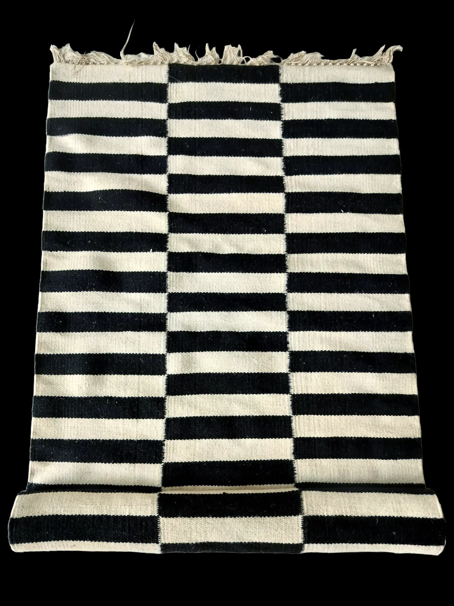 Inari musta-valkoinen villamatto 80x150cm