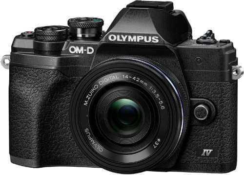 Olympus OM-D E-M10 Mark IV + 14-42 mm EZ, musta