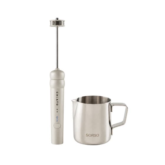 CHiATO nanoPLAY -maidonvaahdotin ja SORSO Barista -maitokannu (350 ml) -setti – Kermainen