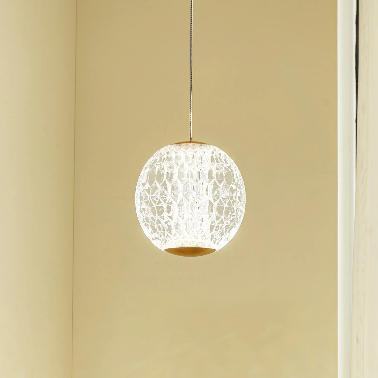 Ismenia LED-riippuvalaisin, halkaisija 11 cm, messinki, 1-lamppuinen, akryyli – Lucande - Olohuone - Antiikki - Muovi - Yksilamppuinen