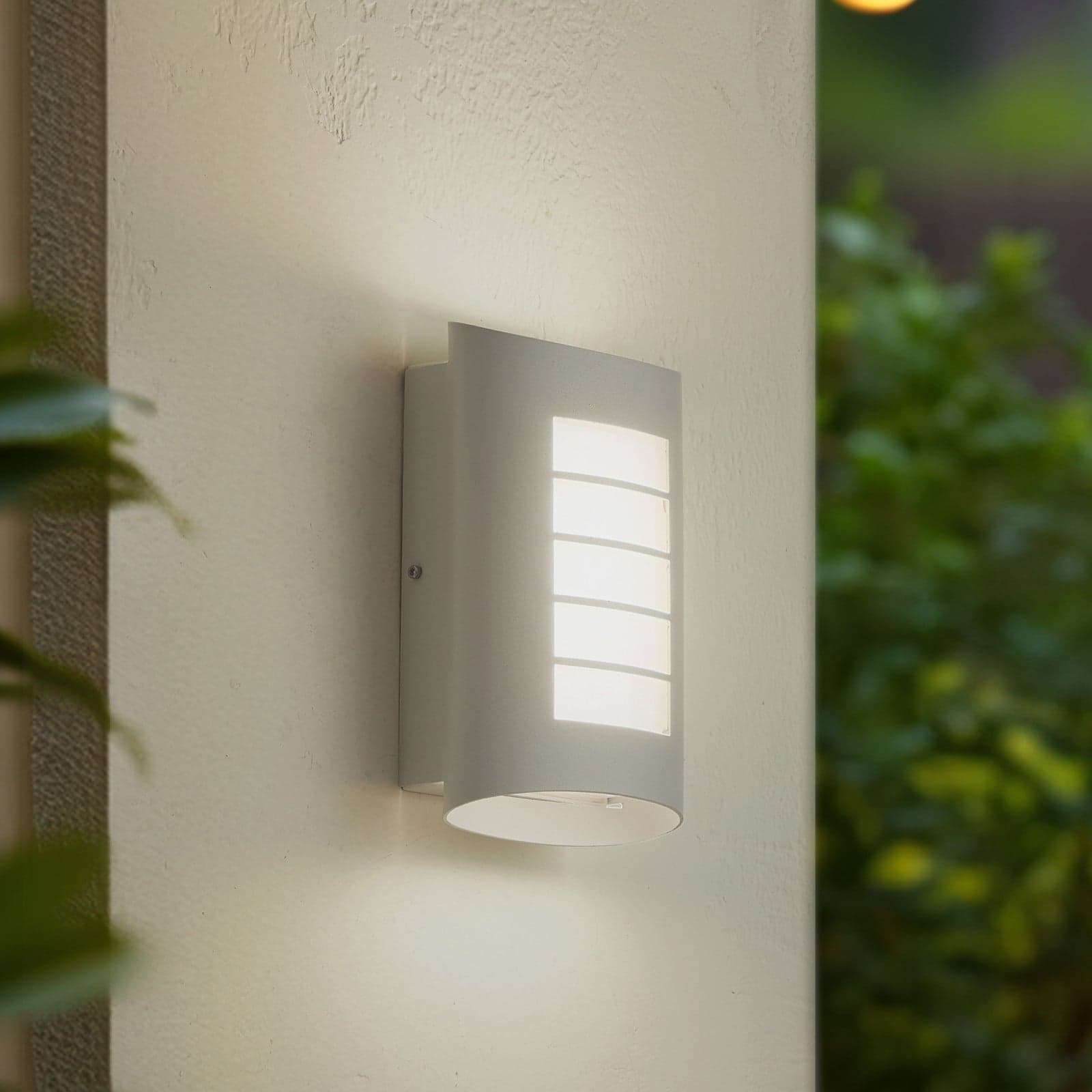 Ismael LED-ulkoseinävalaisin, valkoinen, alumiini, korkeus 26,8 cm – Lindby - Parveke - Moderni - Kulmikas
