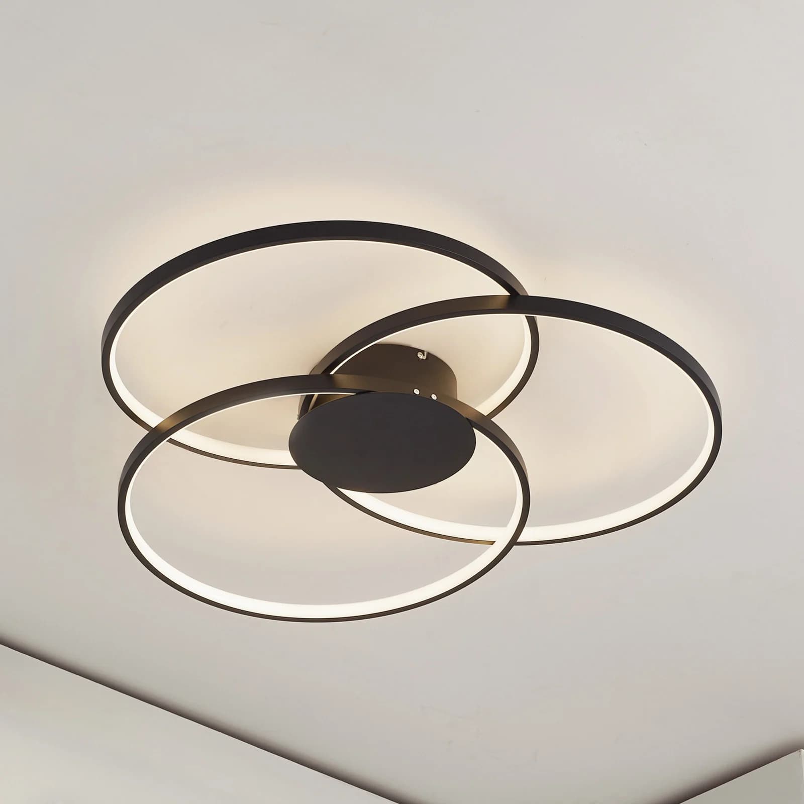 Riley Kattovalaisin Black/Wood - Lindby - Olohuone - Moderni - Metalli - Rengas