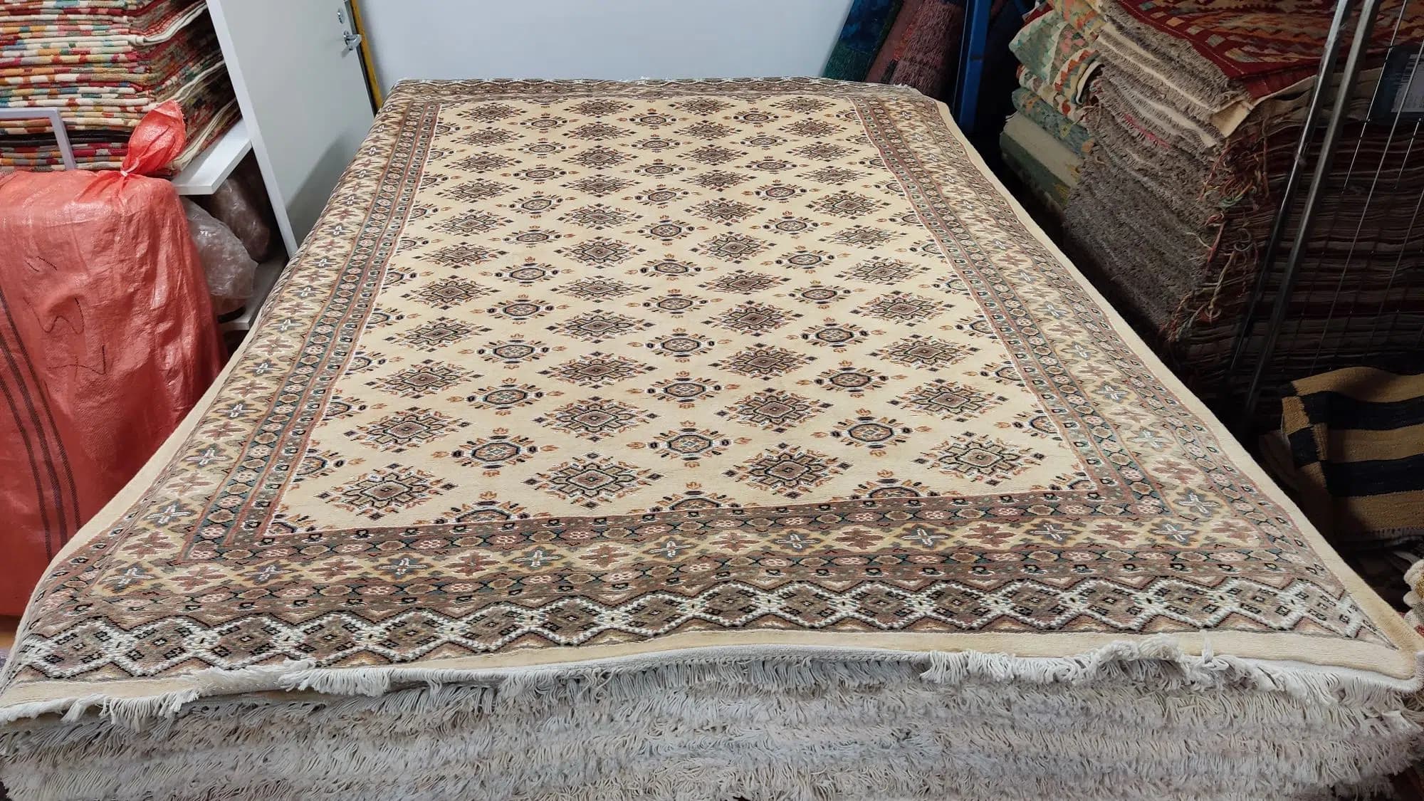 Pakistan 171x252cm