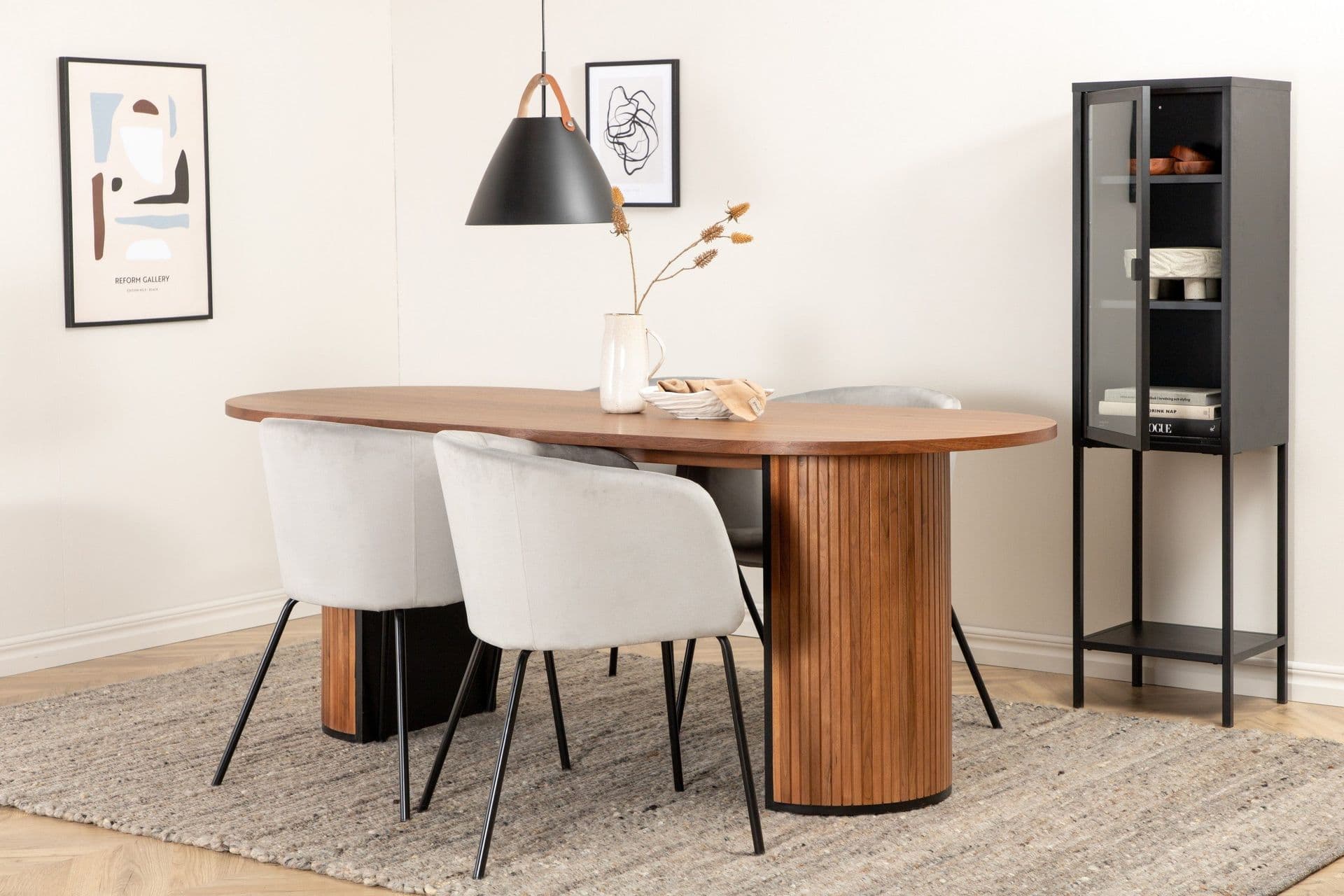 Venture Home Ruokailuryhmä Cinaba 200 cm Soikea sis 4 Beraid tuolia